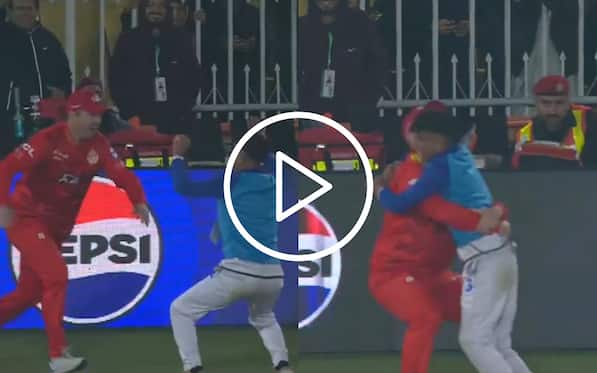[Watch] Colin Munro Hugs And Celebrates With Ball Boy After Kid's Terrific Catch In PSL 2024